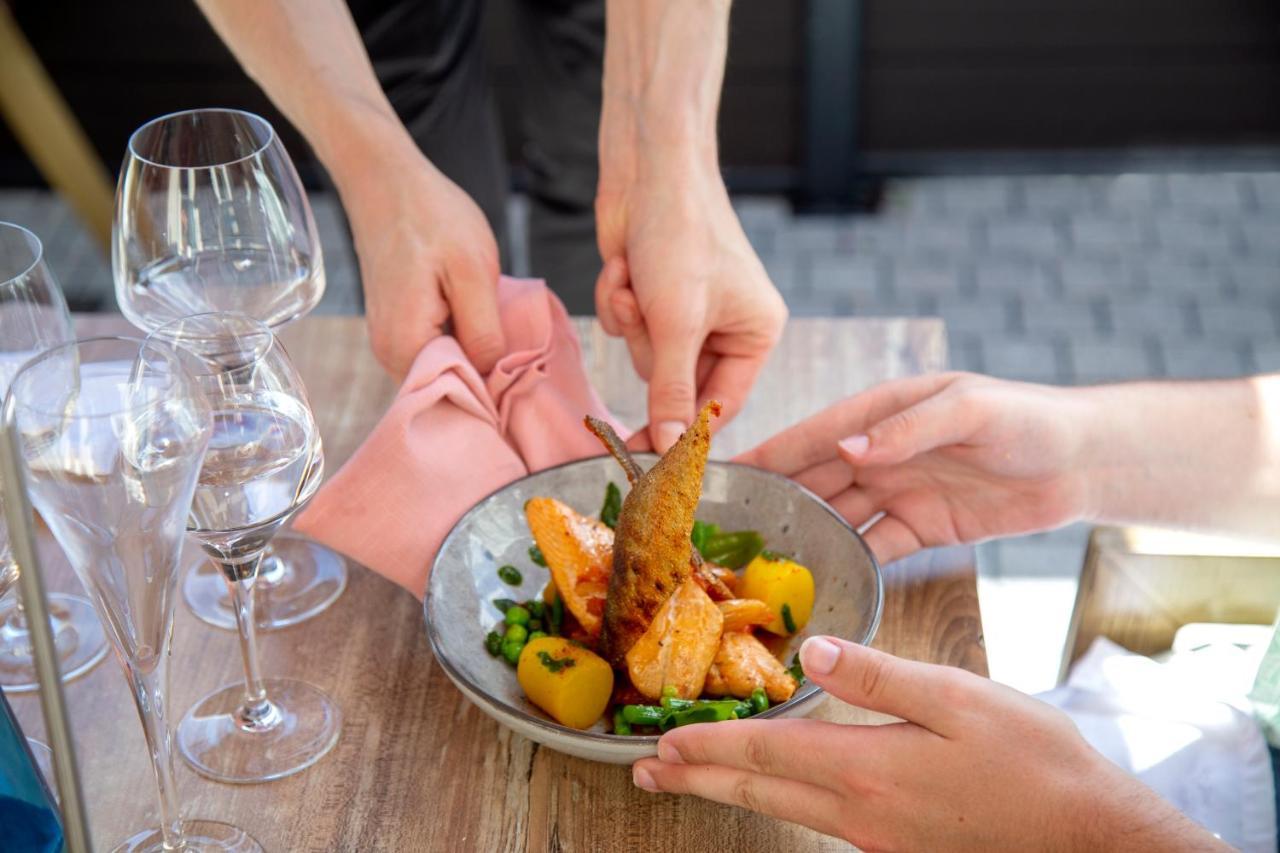 Logis - Hotel Restaurant Du Canard Hangest-sur-Somme Eksteriør billede